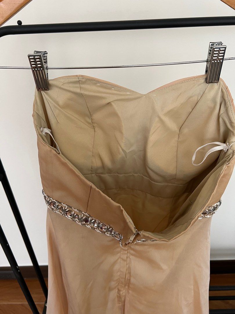 Custom Made Peach Strapless Gown Dress (Category: Evening dresses & gowns) located in Makati City. Submitted by imajillyfish (Listing ID 1346967185, Image 3). Description: Please see photos for the condition of the gown :) the tastas is on the hem and not super seen when it touches the floor. .