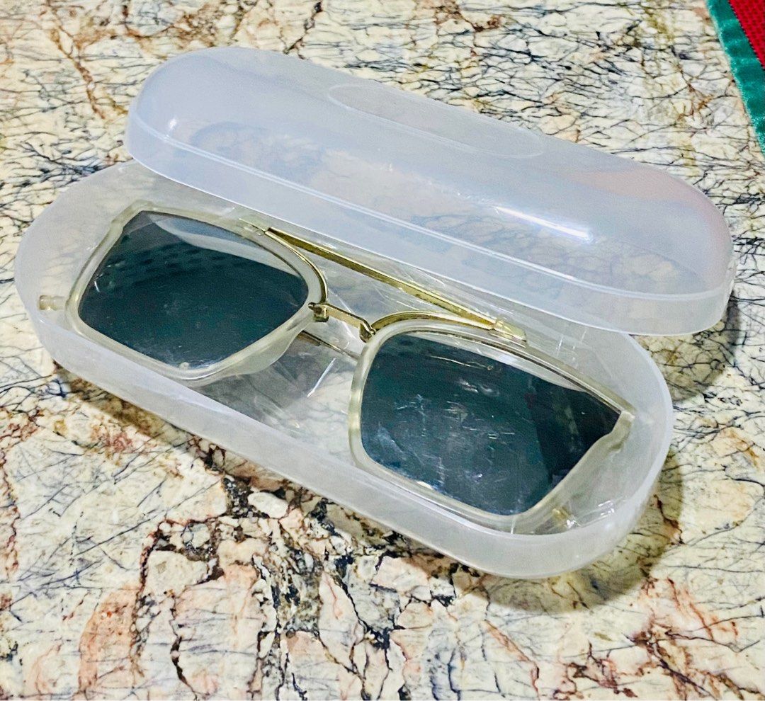 Deep Sunglasses (Category: Sunglasses & Eyewear) located in San Pablo. Submitted by itemsplus (Listing ID 1346922094, Image 1). Description: Style Sunglasses Gold Finnish Metal Frame with White Reflector with transparent case. ₱600 via GCash, Thru J&T delivery..