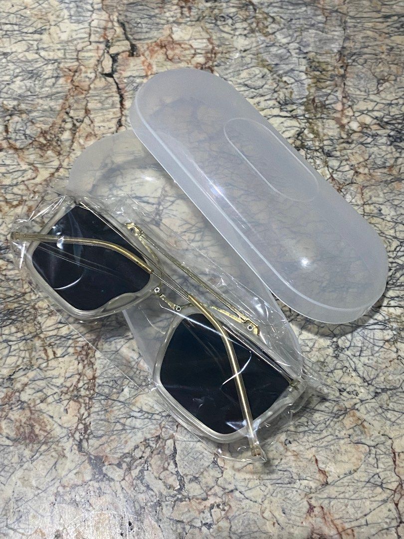 Deep Sunglasses (Category: Sunglasses & Eyewear) located in San Pablo. Submitted by itemsplus (Listing ID 1346922094, Image 3). Description: Style Sunglasses Gold Finnish Metal Frame with White Reflector with transparent case. ₱600 via GCash, Thru J&T delivery..