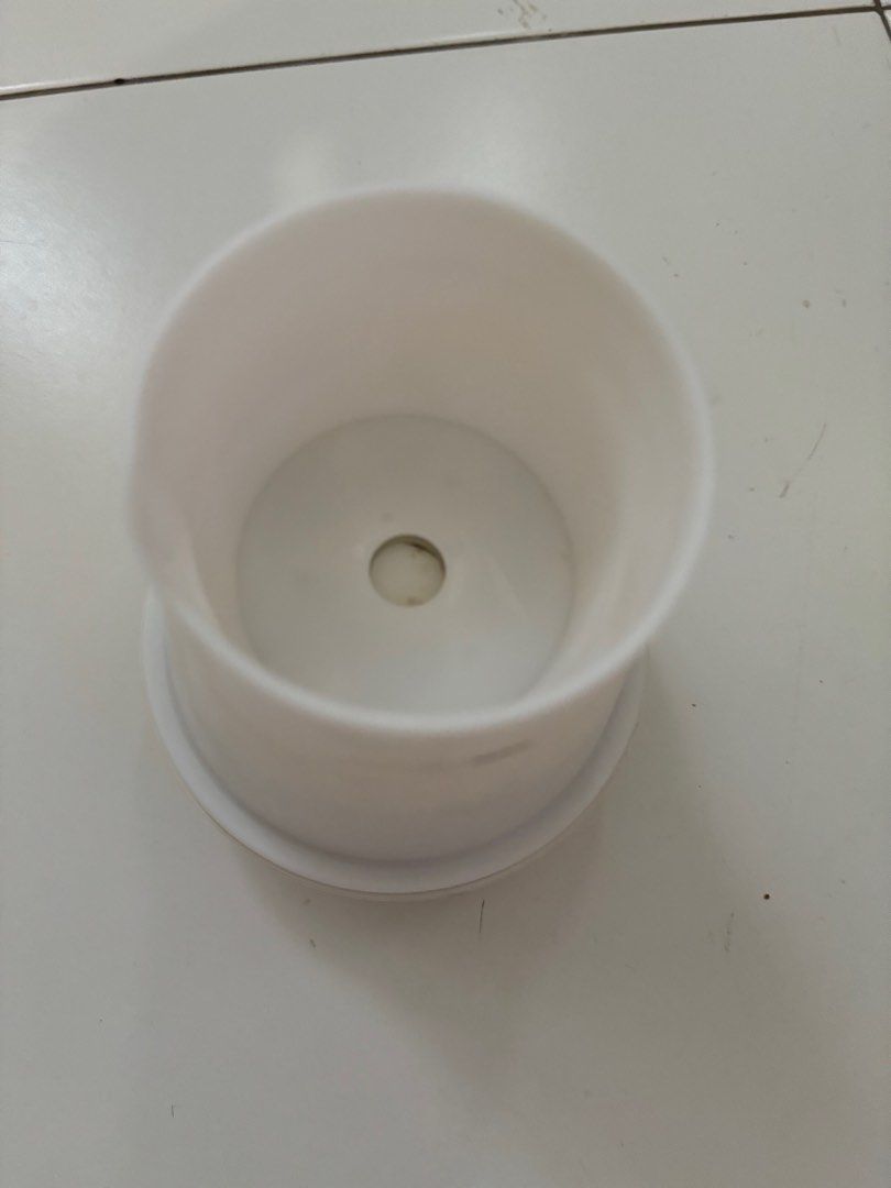 Diffuser (Category: Home Fragrance) located in Singapore. Submitted by margaret_5 (Listing ID 1346927077, Image 3). Description: Minor dirt as shown. .