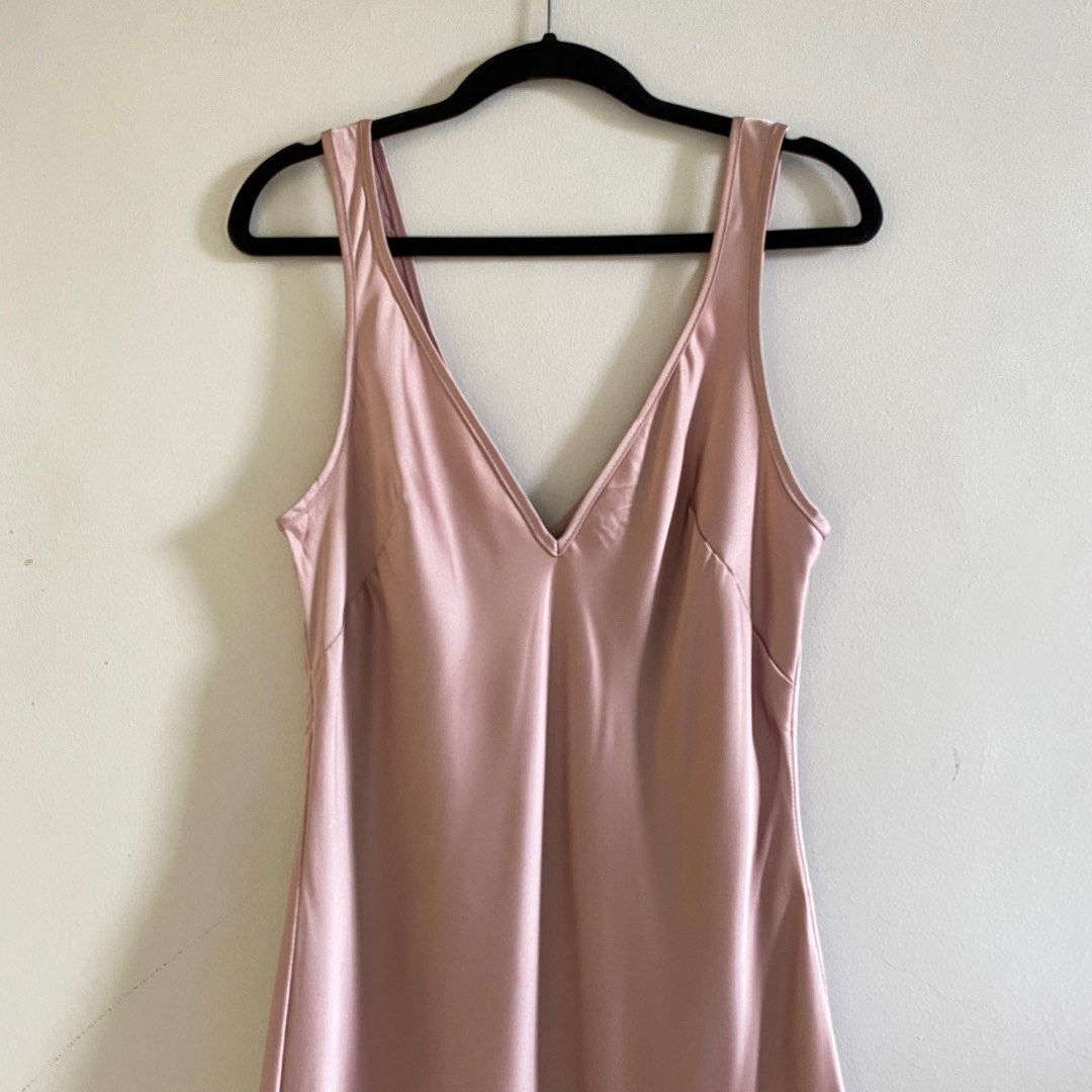 Flounce London Silk Dress (Category: Dresses) located in Cebu City. Submitted by elainedmd (Listing ID 1346930700, Image 1). Description: Fits Small-Medium frames only In good condition Love the quality Last price posted from 400PHP Loc: Labangon, Cebu City.