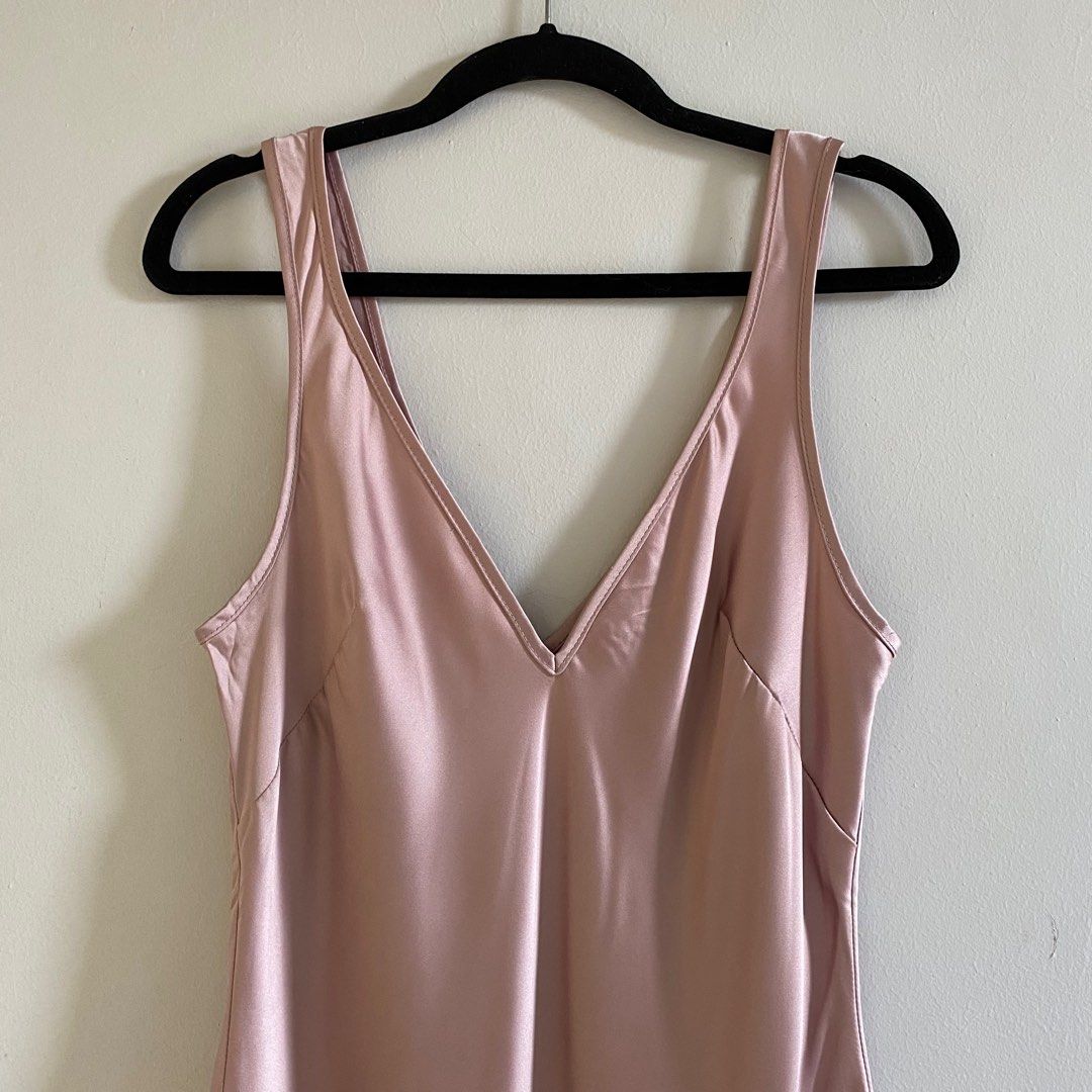 Flounce London Silk Dress (Category: Dresses) located in Cebu City. Submitted by elainedmd (Listing ID 1346930700, Image 2). Description: Fits Small-Medium frames only In good condition Love the quality Last price posted from 400PHP Loc: Labangon, Cebu City.
