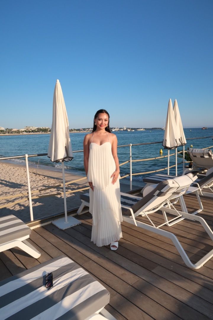 FOR RENT: White Pleated Dress (Category: Dresses) located in Manila. Submitted by samanthakyleee (Listing ID 1346988074, Image 2). Description: Used once in Cannes, France! The rental fee is good for 5 days :) A deposit fee of 300 PHP will be required and returned once the item is received in pristine condition. .