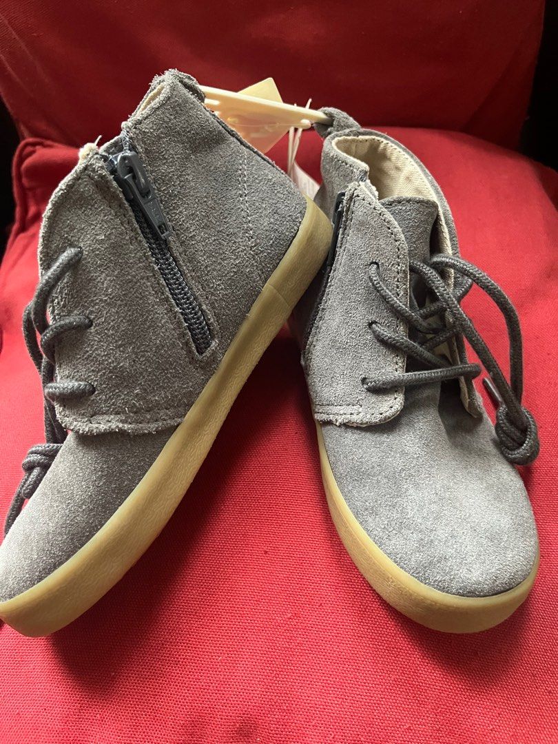 Gap Shoes Kids (Category: Babies & Kids Fashion) located in Quezon City. Submitted by ronaca (Listing ID 1346946966, Image 3). Description: Gap Shoes Size 10 19cm Suede material.