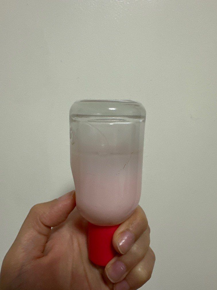 Glossier You (Category: Fragrance & Deodorants) located in Paranaque City. Submitted by biancasells_ (Listing ID 1325703390, Image 2). Description: 60% full 50ml bottle Decluttering Low ballers will be ignored .