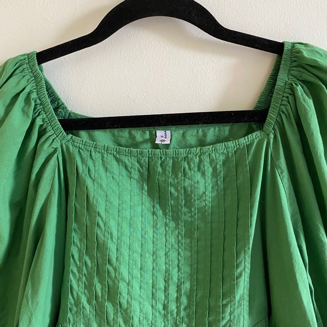 Green Puff Sleeve top (Category: Others Tops) located in Cebu City. Submitted by elainedmd (Listing ID 1346951055, Image 2). Description: Fits S-M frames In very good condition Last price posted 150PHP LOC: Labangon, Cebu City.