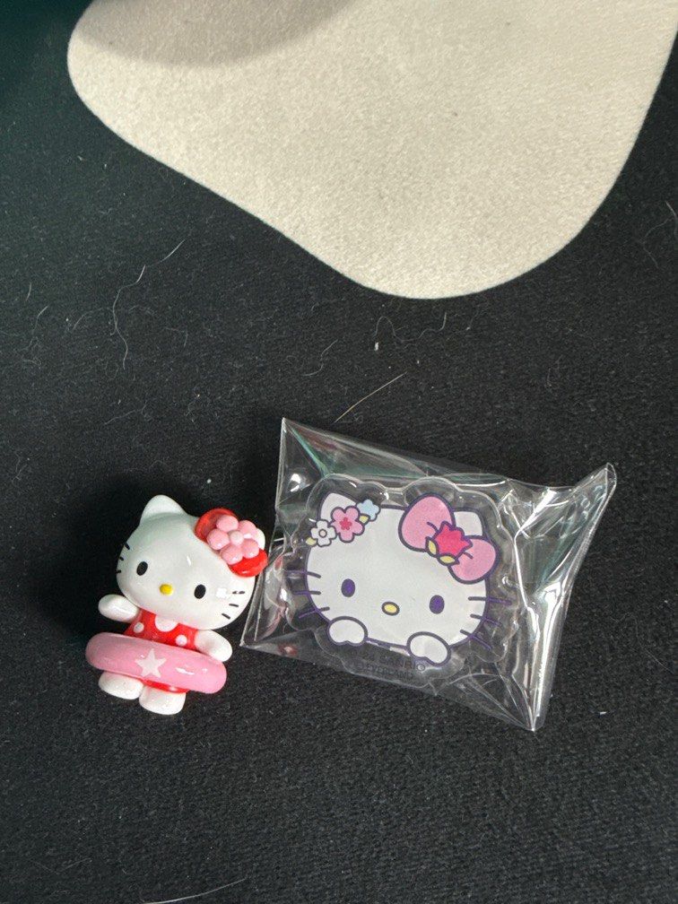 Hello Kitty Bundle (Category: Character Goods) located in Singapore. Submitted by shollsol (Listing ID 1346929748, Image 1). Description: .
