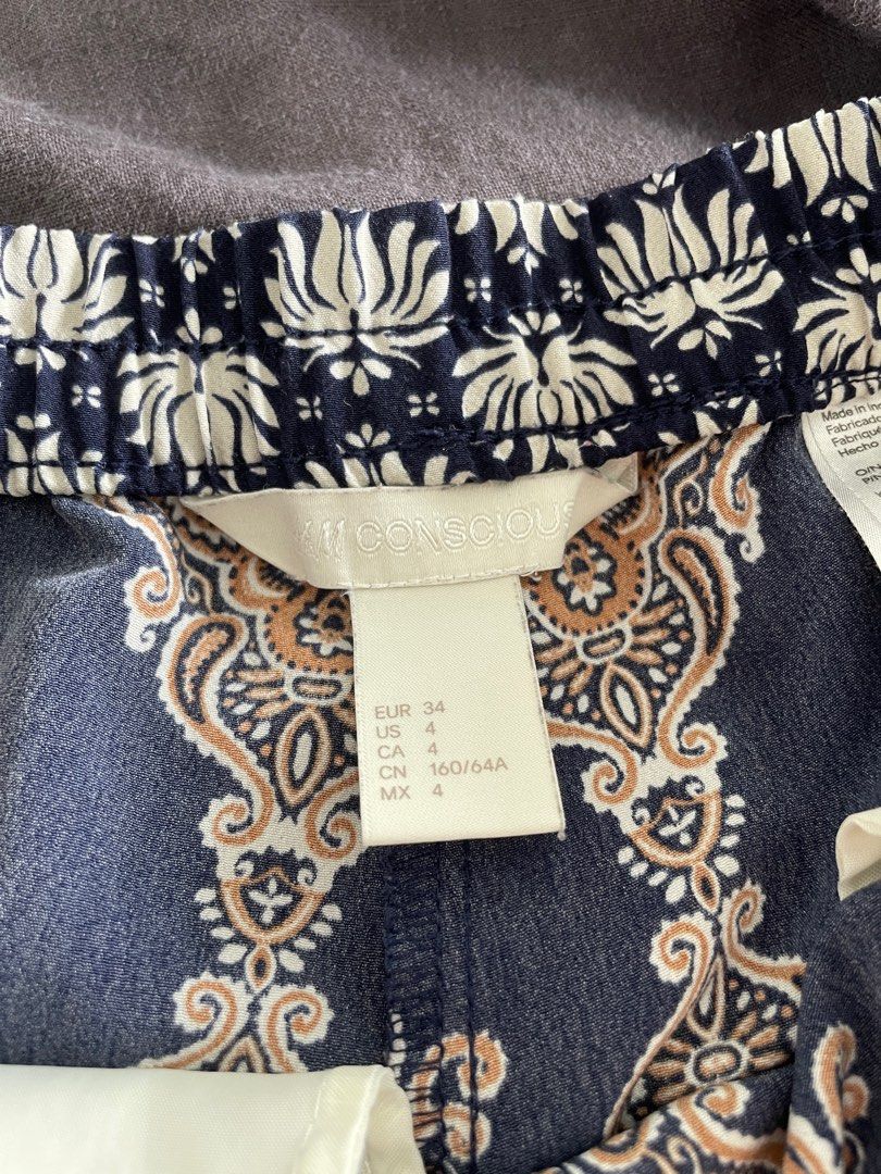H&M dressy shorts (Category: Shorts) located in Makati City. Submitted by best.seconds (Listing ID 1346903028, Image 3). Description: .