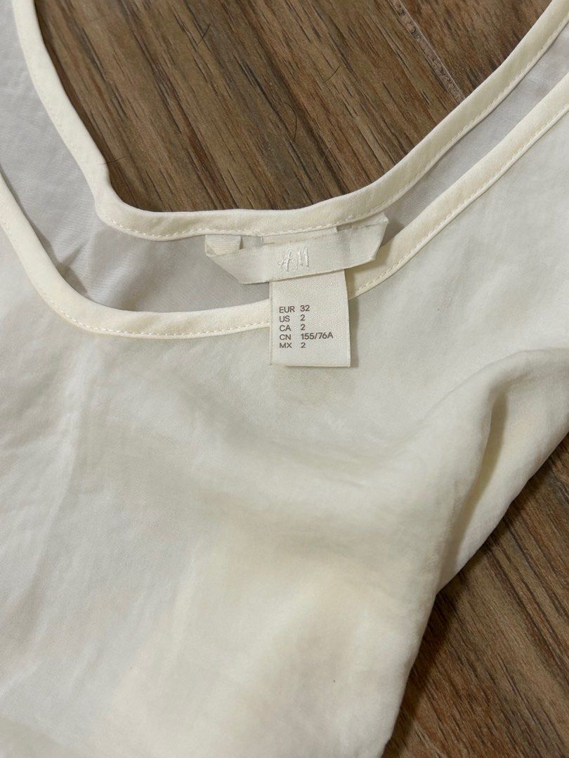 H&M Ivory White Silk V-Neck Top (Category: Sleeveless) located in Quezon City. Submitted by the__blanc (Listing ID 1346939360, Image 3). Description: Helping tags: Zara, COS, Mango, Bershka, Pull&Bear, Urban Revivo, H&M, Stradivarious.
