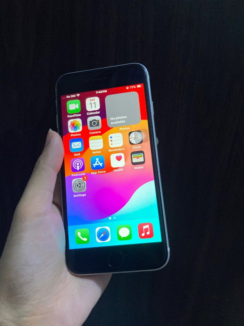 iPhone SE 2020 2nd Gen white 64gb (Category: iPhone SE Series) located in Manila. Submitted by maddi.cade (Listing ID 1346974678, Image 1). Description: RUSH! all working perfectly and smooth 64gb 73%bh makunat smoothh!! test to sawa can reset truetone works Meet up only.