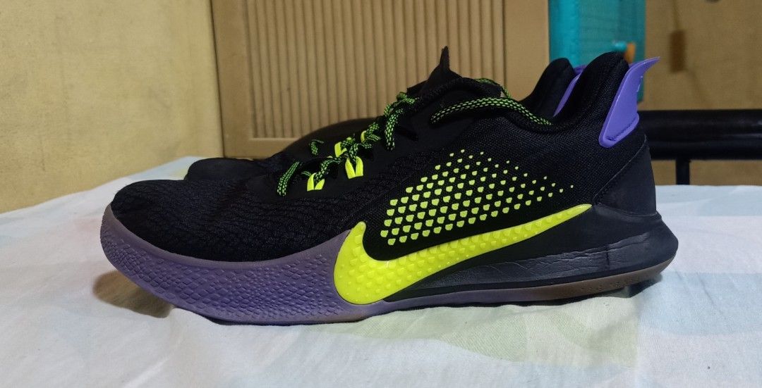 Kobe mamba fury " Lakers Away" (Category: Sneakers) located in Quezon City. Submitted by trick1892 (Listing ID 1346889761, Image 3). Description: Size: 11 Authentic No box issue: minor issues with heel drags 8/10 conditon Pm me po May bawas pa po sa sure buyer.