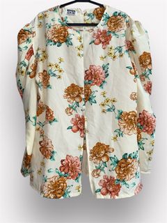 (Category: ) located in . Submitted by wardrobedaisy (Listing ID 1346966446, Image 1). Description: .