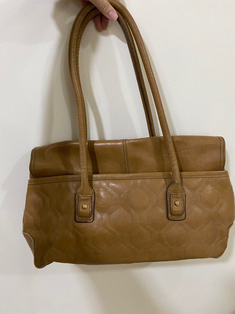 Liz Claiborne leather shoulder bag (Category: Shoulder Bags) located in Pasig City. Submitted by declutter890 (Listing ID 1346917316, Image 2). Description: .