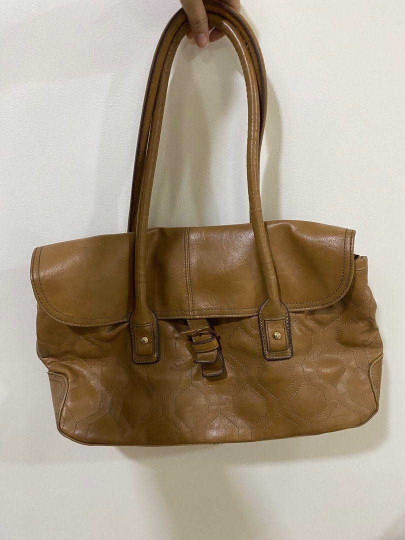 Liz Claiborne leather shoulder bag (Category: Shoulder Bags) located in Pasig City. Submitted by declutter890 (Listing ID 1346917316, Image 1). Description: .