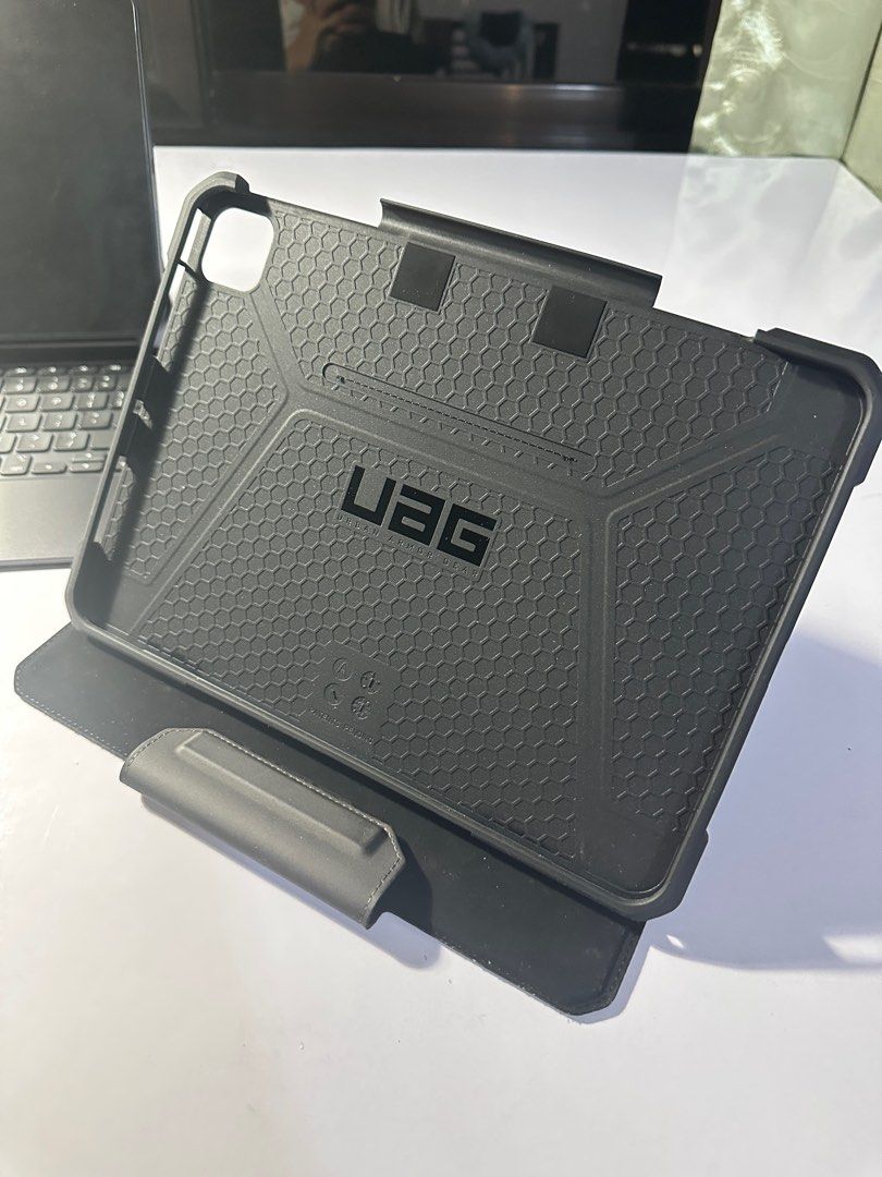 Metropolis SE Case for iPad Pro 11 M4 (Mid, 2024) (Category: Cases & Sleeves) located in Mandaluyong City. Submitted by lstrtn (Listing ID 1347046653, Image 3). Description: Metropolis SE Case for iPad Pro 11 M4 (Mid, 2024) - RFS: Bought magic keyboard - bought at power mac center megamall (no box & receipts na) - bought last yr (Oct 2024, less than 3 month old) - original price: 3,390 selling it for 2,500 (slightly negotiable) .
