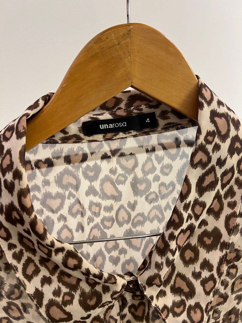 Mocha Mousse Animal Print Long Sleeves (Category: Blouses) located in Makati City. Submitted by imajillyfish (Listing ID 1346998571, Image 3). Description: Can fit S-M since it’s loose fitting! Flaw at the back shown in the photos but not noticeable especially if you have long hair .