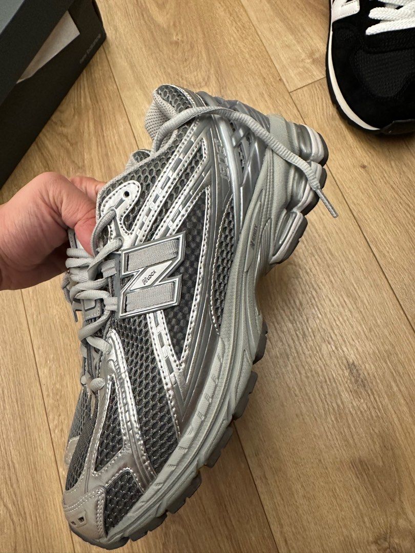 new balance 1906reh 液態銀銀色us9 27cm, 他的時尚, 鞋類, 運動鞋 