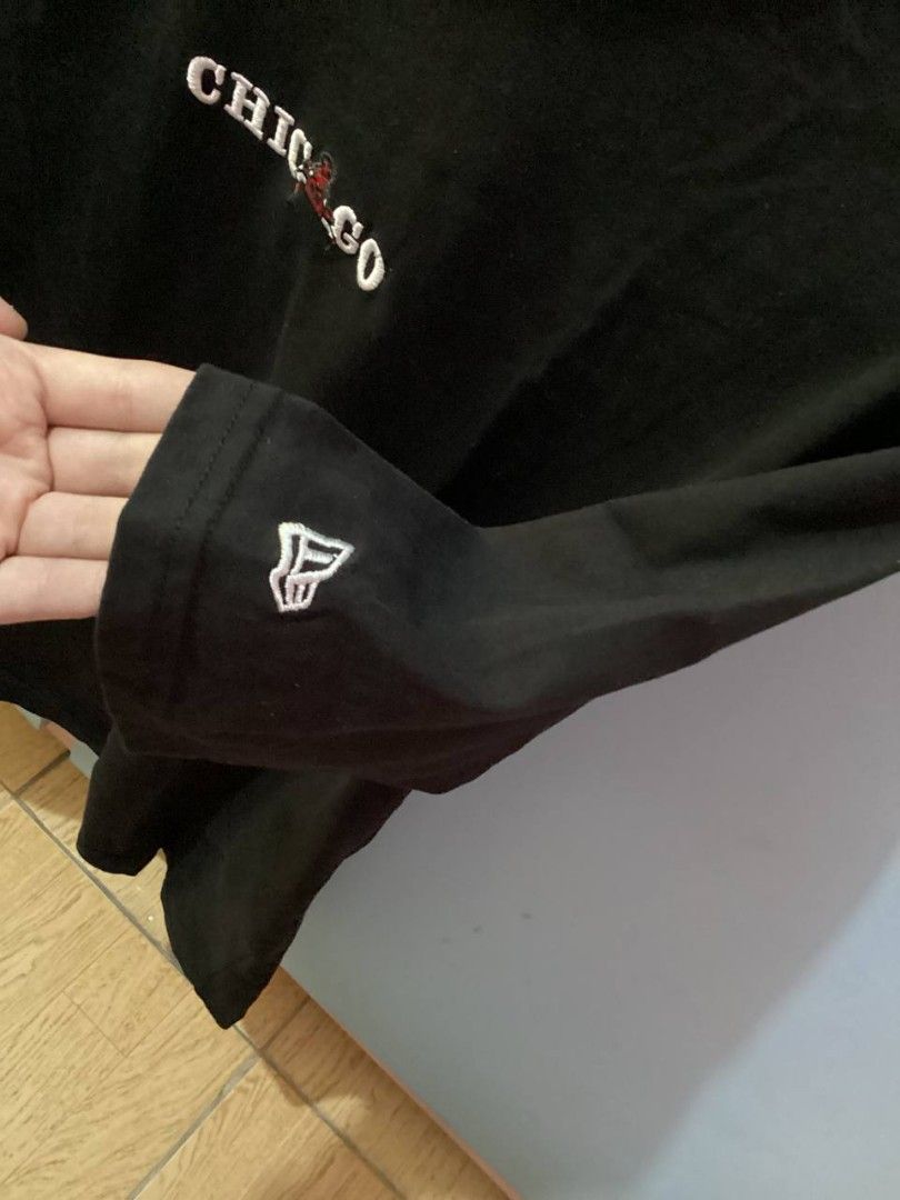 New era chicago black shirt (Category: Tshirts & Polo Shirts ) located in Angeles City. Submitted by calicobluu (Listing ID 1346893958, Image 2). Description: crew neck fits medium.