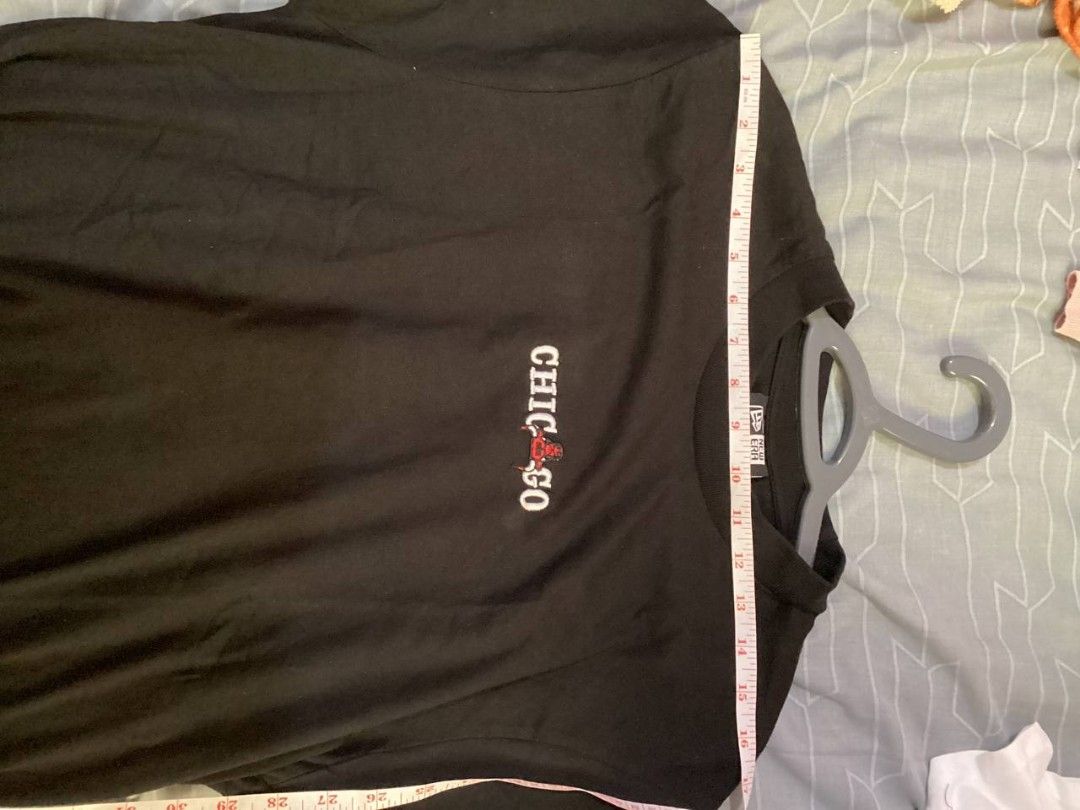 New era chicago black shirt (Category: Tshirts & Polo Shirts ) located in Angeles City. Submitted by calicobluu (Listing ID 1346893958, Image 3). Description: crew neck fits medium.