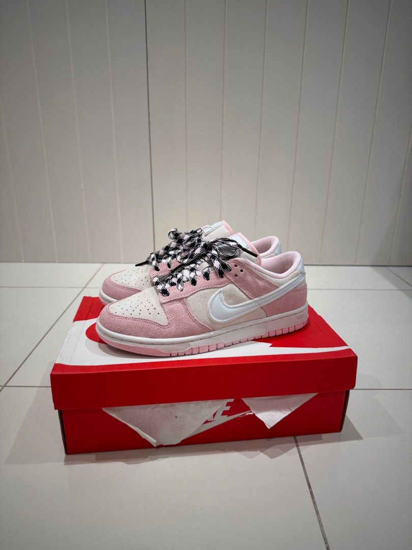 Nike Women Dunk Low LX (Category: Sneakers) located in Mandaluyong City. Submitted by jenkrz (Listing ID 1346888947, Image 1). Description: Used once Size Women’s US 8.5.