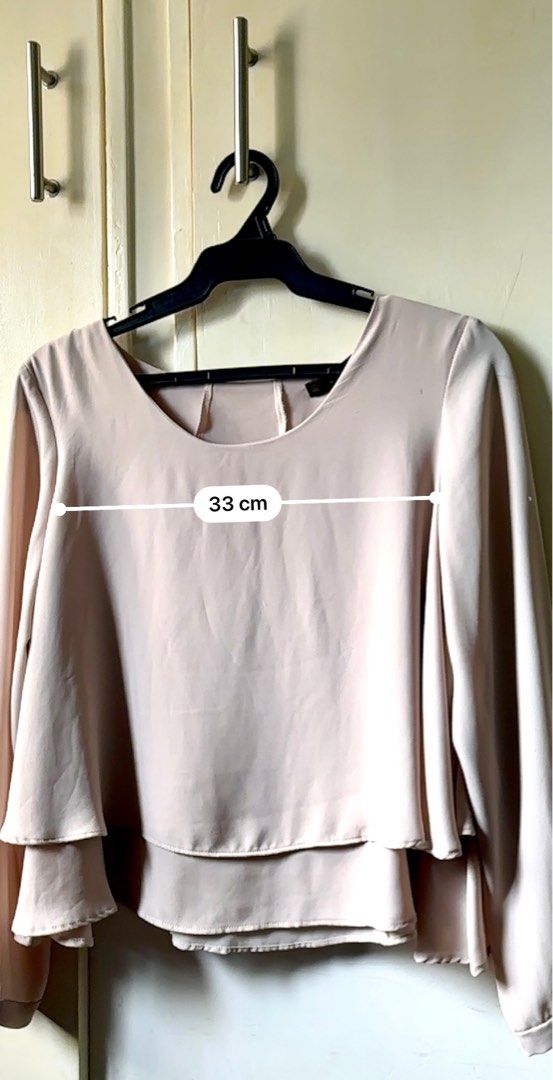 Zara nude long sleeve blouse (Category: Blouses) located in Muntinlupa City. Submitted by firstborns (Listing ID 1347044600, Image 2). Description: .