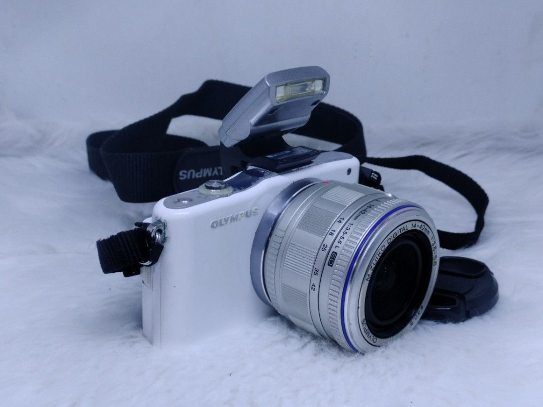 olympus epm1 with 14-42mm lens mirrorless (Category: Cameras) located in Manila. Submitted by ultimogizmos (Listing ID 1347029952, Image 3). Description: olympus epm1 with 14-42mm lens mirrorless Fast Shutter Response. Never miss a shot again with the E-PM1's Fast Shutter Response time of less than 60 milliseconds. The TruePic VI feature allows for reduced shot-to-shot time by shortening the black-out time between shots. Professional Audio Sound 