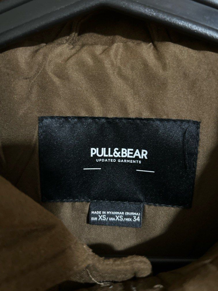 Pull & Bear Suede Jacket (Category: Coats, Jackets and Outerwear) located in Singapore. Submitted by jerald_yeo (Listing ID 1346982572, Image 4). Description: Colour: Brown Material: Suede.