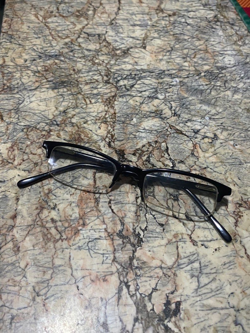 Slim Style Eyewear (Category: Sunglasses & Eyewear) located in San Pablo. Submitted by itemsplus (Listing ID 1346921323, Image 2). Description: Slim Style Eyewear with case for men or women any ages. ₱550 ship via J&T payment via GCash.