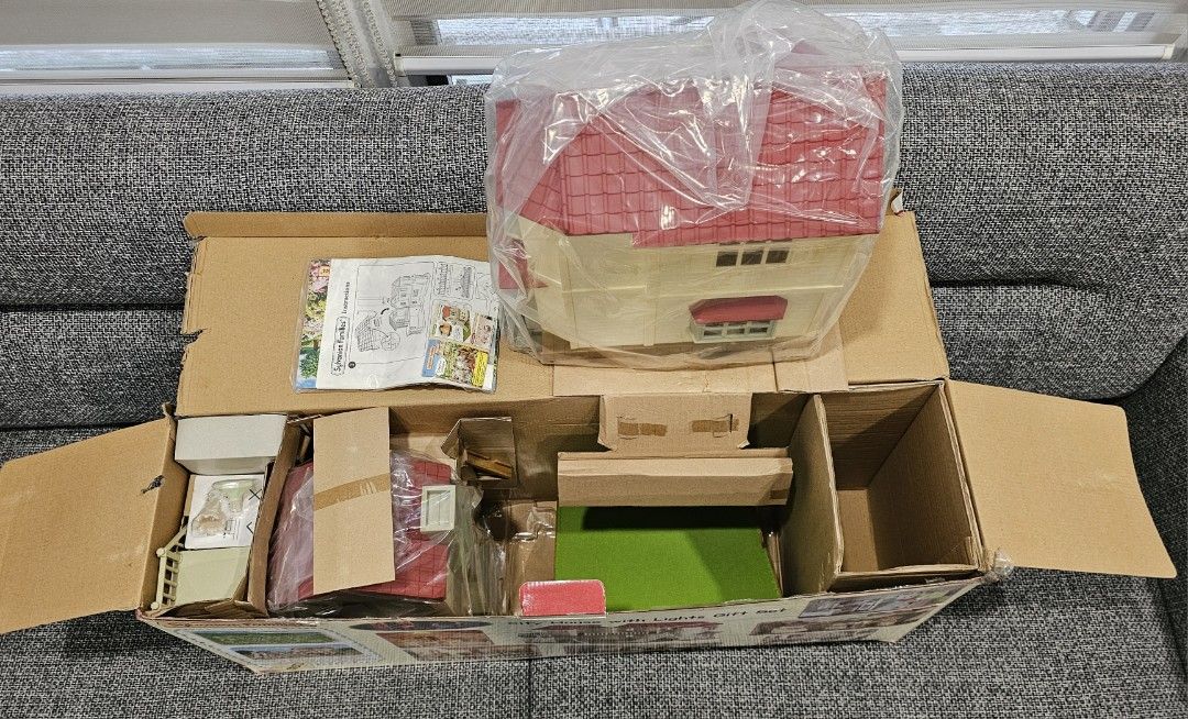 SYLVANIAN FAMILIES City House with Lights Gift Set (Category: Kids Toys) located in Quezon City. Submitted by charliebrown_olx (Listing ID 1347020154, Image 3). Description: Classification: New, Unassembled Condition: Mint on Non-Mint Box TERMS & CONDITIONS: 1. C.O.D. Can meet buyers at - Del Monte Ave, Q.C. - Mla Memorial Park Sucat - Weekends 2. Shipping c/o buyer. 3. Prices are Final. 4. Respect the Ad. TFL.