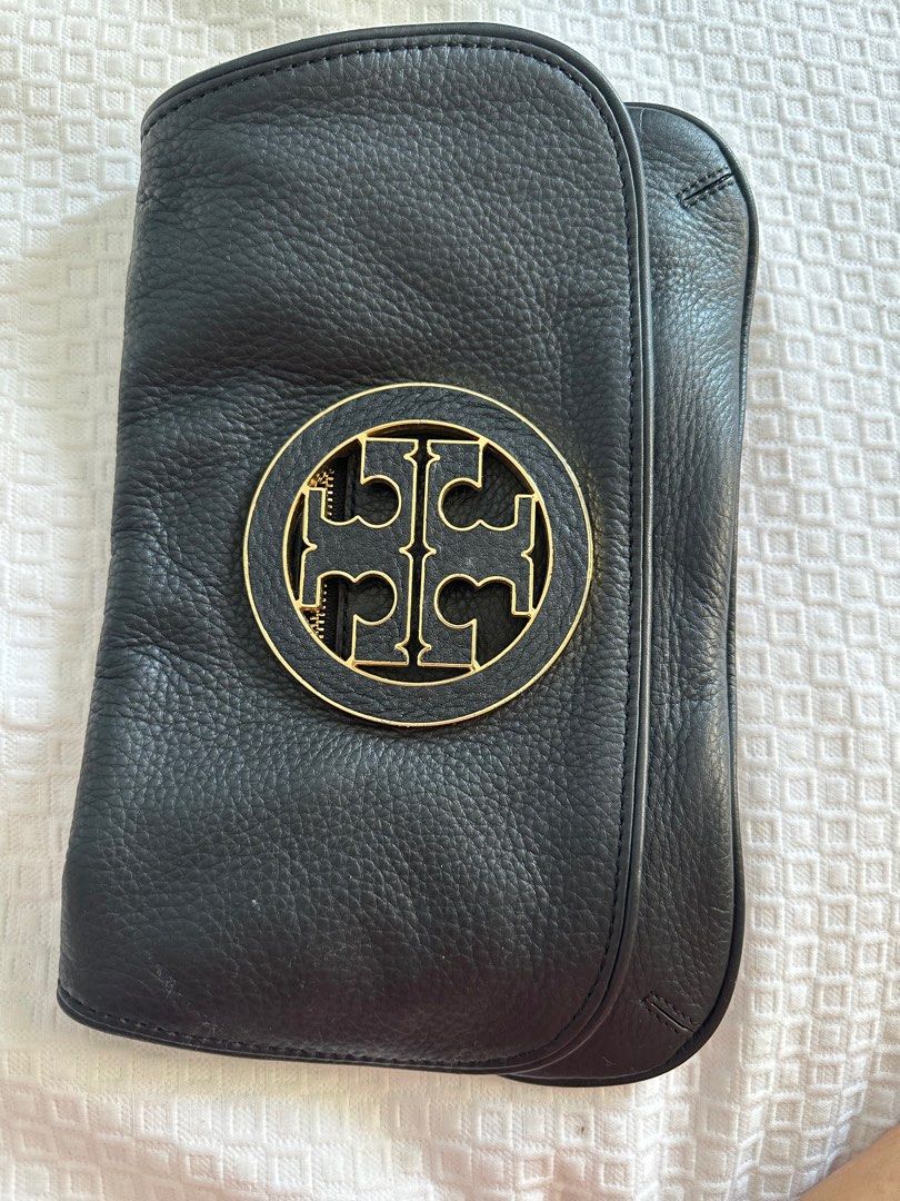 Tory Burch (Category: Luxury Bags & Wallets) located in San Fernando. Submitted by AuthenticFindsbylei (Listing ID 1346886772, Image 1). Description: Very Good Condition!💕.