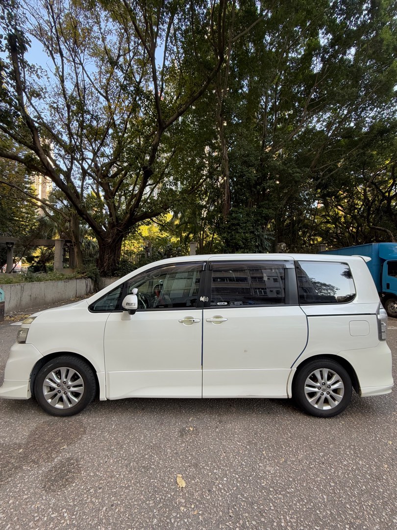 Toyota Voxy 2.0 ZS (A)62863128935426113