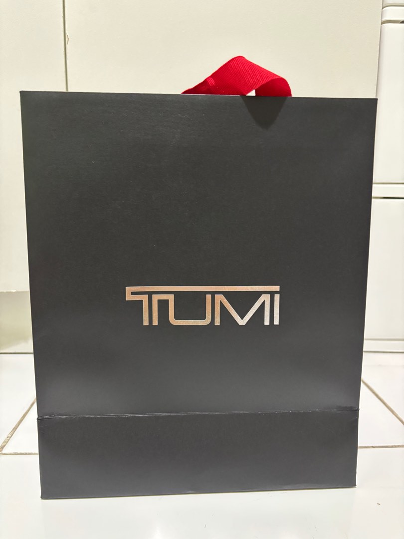 Tumi paper bag, Barang Mewah, Tas & Dompet di Carousell
