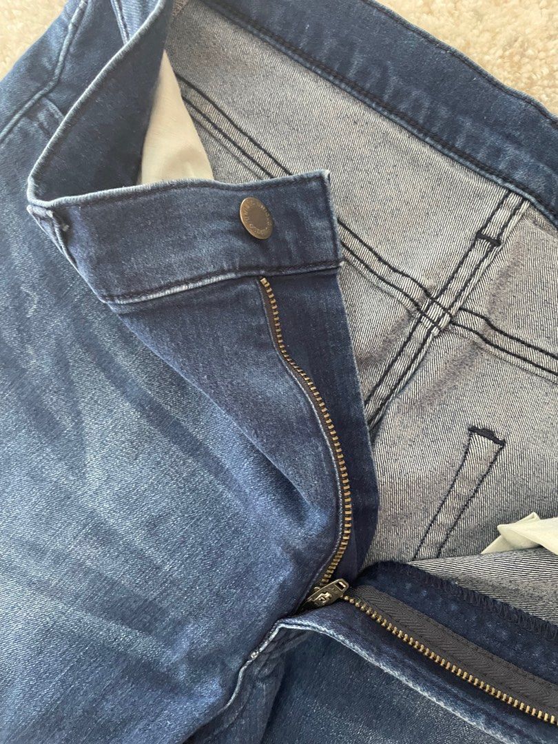 Uniqlo Jeans (Category: Jeans) located in Manila. Submitted by lrj_stuff (Listing ID 1346969345, Image 3). Description: .