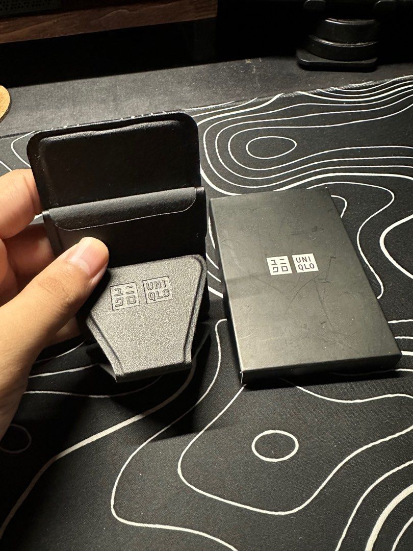 Uniqlo Phone Card Holder (Category: Other Gadgets) located in Naga. Submitted by yoleg (Listing ID 1346869757, Image 3). Description: Uniqlo Card Holder .