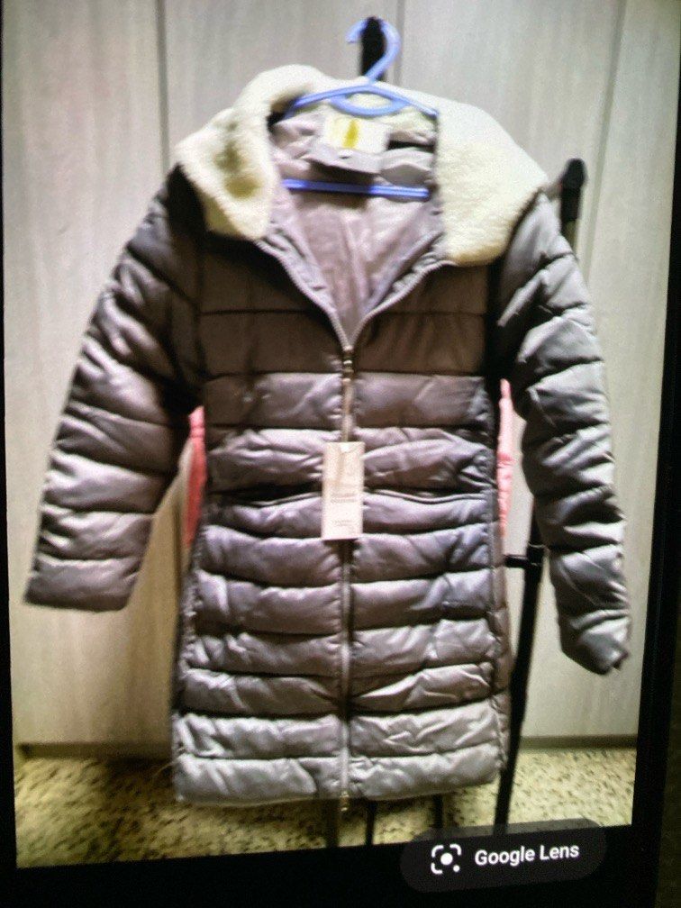 Winter Jacket (Category: Coats, Jackets and Outerwear) located in Singapore. Submitted by evechuapoh40791 (Listing ID 1347010342, Image 1). Description: .