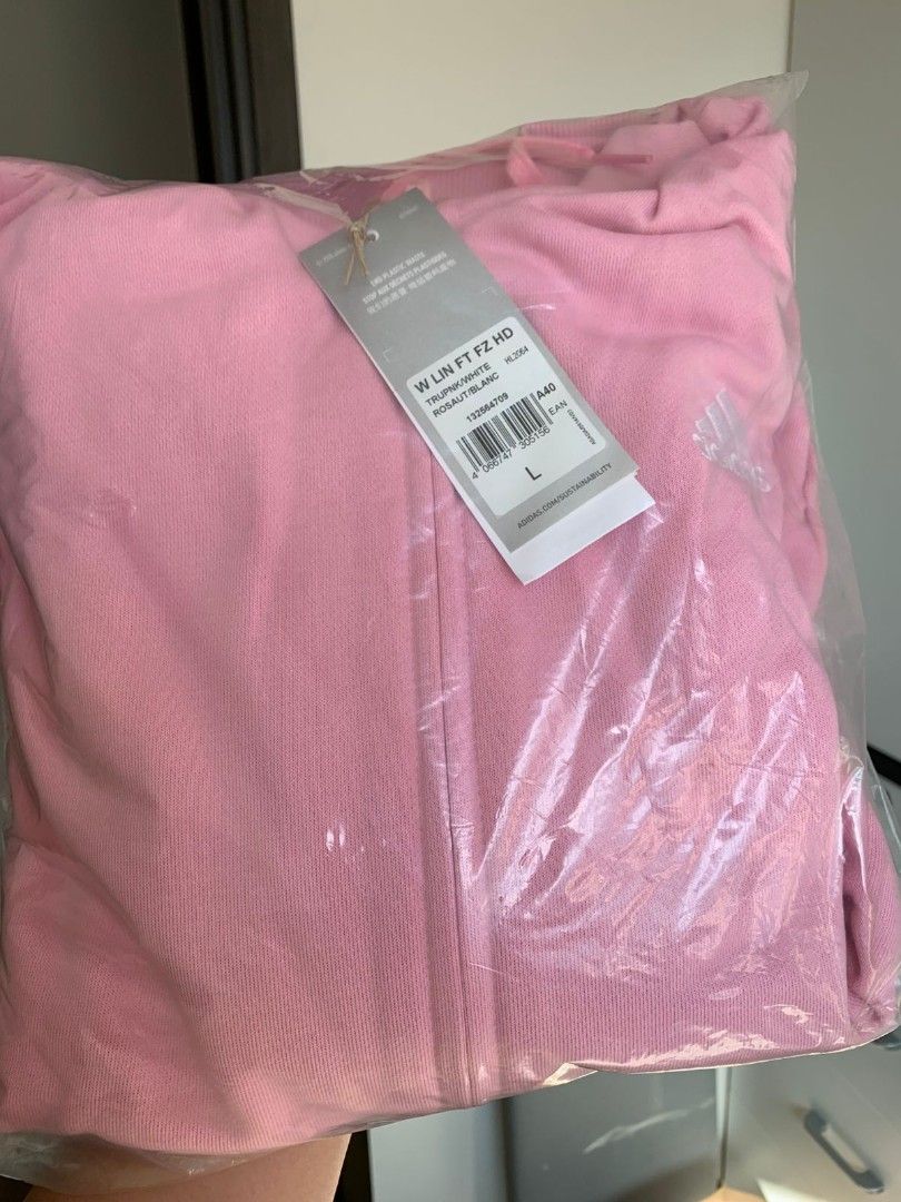 Adidas Jacket （分類：外套及戶外衣服）位於 Hong Kong。 由 emem0214 提交（商品編號 1347205607，圖片 2）。簡介： Women Jacket L size 99 each。