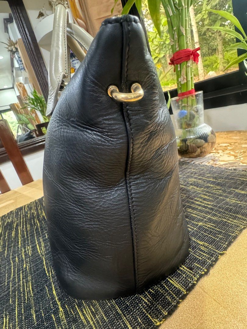 Authentic Chloe (Category: Luxury Bags & Wallets) located in Manila. Submitted by chloe_luxuries (Listing ID 1347277248, Image 2). Description: Guaranteed original Chloe Baylee tote bag Still in good condition Missing strap Comes with cards Pm for more details.