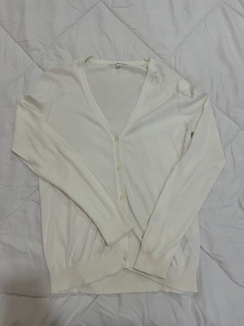 (negotiable) Authentic Uniqlo Cardigan Medium (Category: Coats, Jackets and Outerwear) located in Manila. Submitted by aaelc (Listing ID 1347235722, Image 1). Description: Authentic Uniqlo Cardigan Medium RFS: not using anymore.