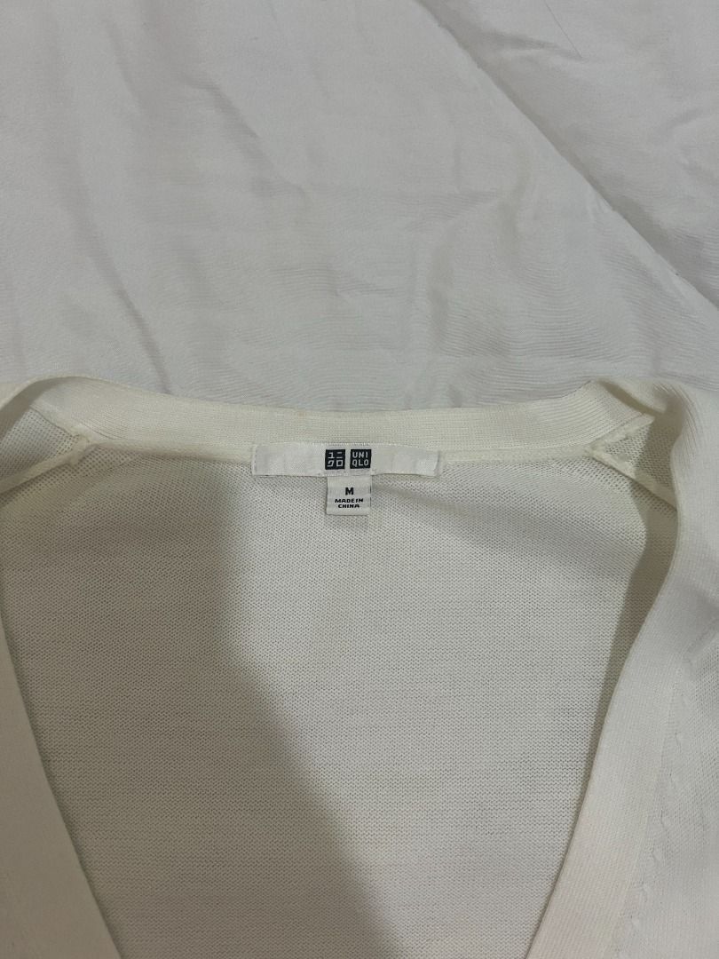 (negotiable) Authentic Uniqlo Cardigan Medium (Category: Coats, Jackets and Outerwear) located in Manila. Submitted by aaelc (Listing ID 1347235722, Image 2). Description: Authentic Uniqlo Cardigan Medium RFS: not using anymore.