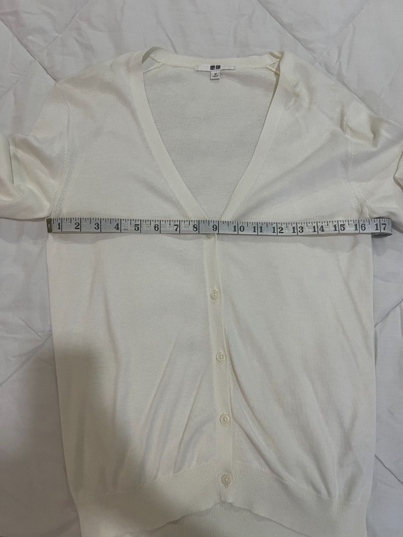 (negotiable) Authentic Uniqlo Cardigan Medium (Category: Coats, Jackets and Outerwear) located in Manila. Submitted by aaelc (Listing ID 1347235722, Image 3). Description: Authentic Uniqlo Cardigan Medium RFS: not using anymore.