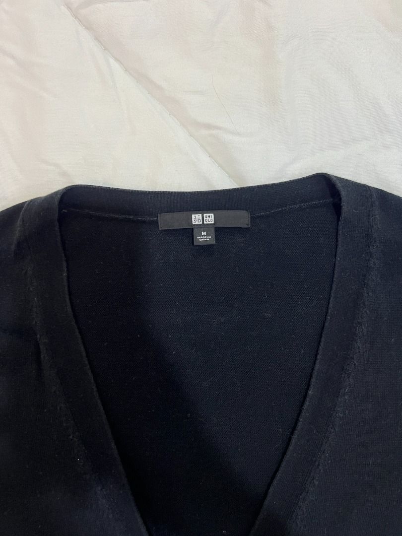 (negotiable) Authentic Uniqlo Cardigan Medium (Category: Coats, Jackets and Outerwear) located in Manila. Submitted by aaelc (Listing ID 1347235956, Image 2). Description: Authentic Uniqlo Cardigan Medium RFS: not using anymore.