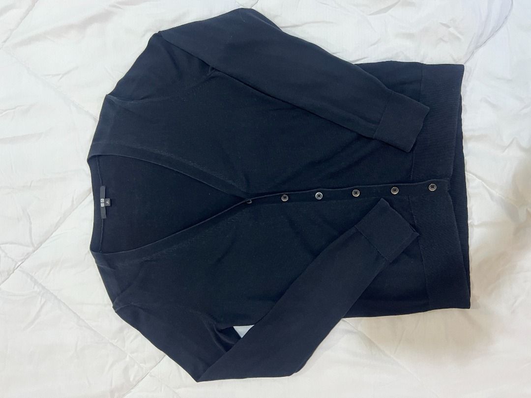 (negotiable) Authentic Uniqlo Cardigan Medium (Category: Coats, Jackets and Outerwear) located in Manila. Submitted by aaelc (Listing ID 1347235956, Image 3). Description: Authentic Uniqlo Cardigan Medium RFS: not using anymore.