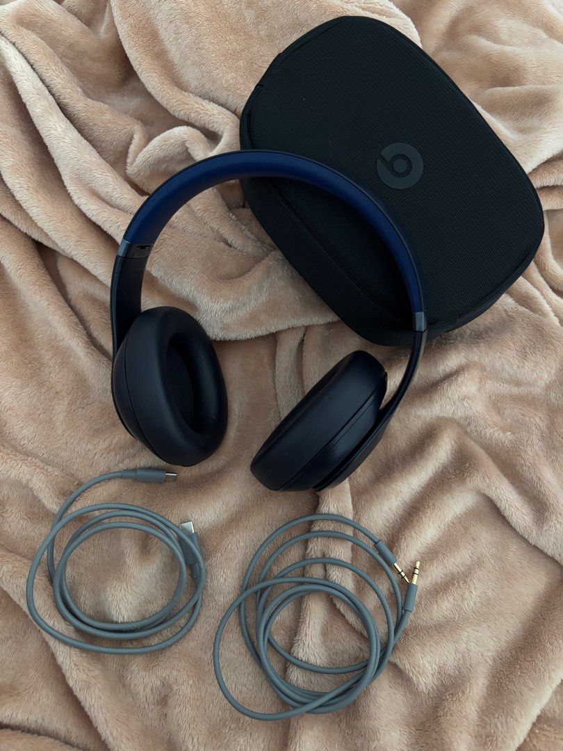 Beats Studio Pro Wireless Headphones (Category: Headphones & Headsets) located in Manila. Submitted by ayessaleig12609 (Listing ID 1347084592, Image 2). Description: What’s in the carrying case! Beats Studio Pro headphones (USB-C power adapter sold separately) USB-C to USB-C cable for charging and audio 3.5mm analog audio cable .