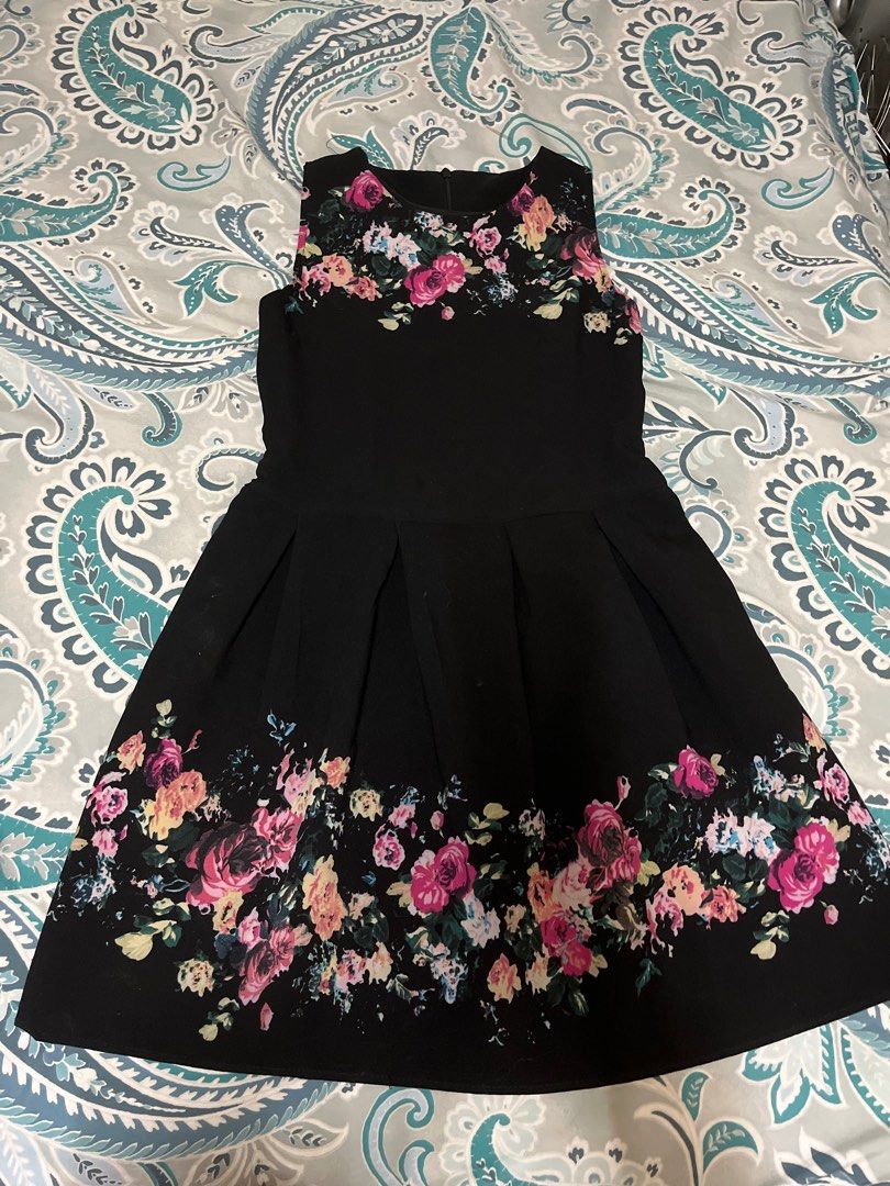 black dress (Category: Dresses) located in Dasmarinas. Submitted by arjay0180 (Listing ID 1347198378, Image 1). Description: Use it ones for the graduation .