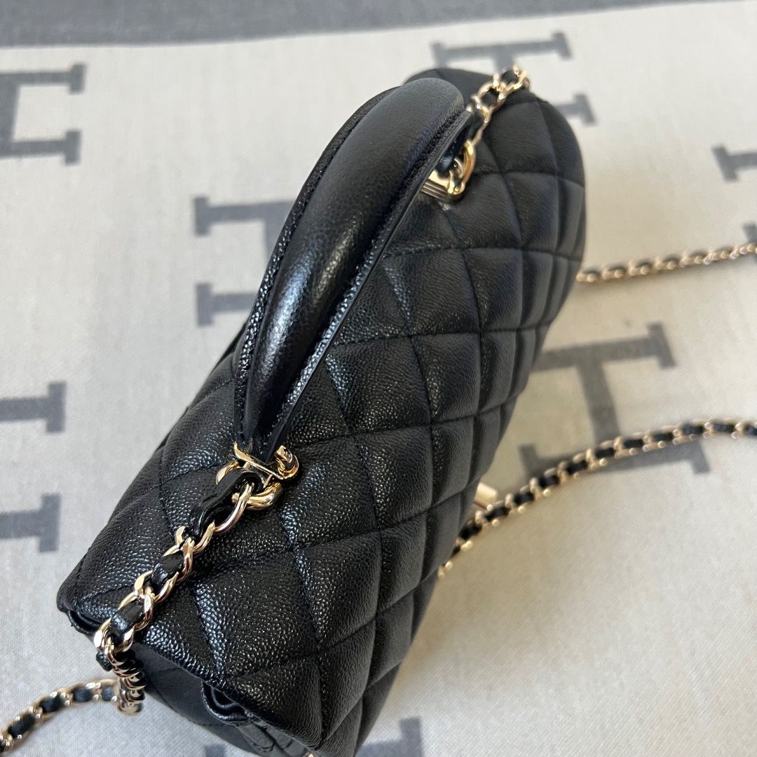 Chanel Mini Rectangular Caviar Flap Bag (Category: Luxury Bags & Wallets) located in Antipolo. Submitted by chanchimj (Listing ID 1322436833, Image 2). Description: • Available on-hand • Ready to ship • what you see is what you get 💯 • actual photos already posted NOTE: ❌ We don’t do meet-ups , due to I have other works to do. ❌ NO RETURN , NO EXCHANGE If in doubt , don’t place order. So we cant waste each other’s time and effort. Please be Resp