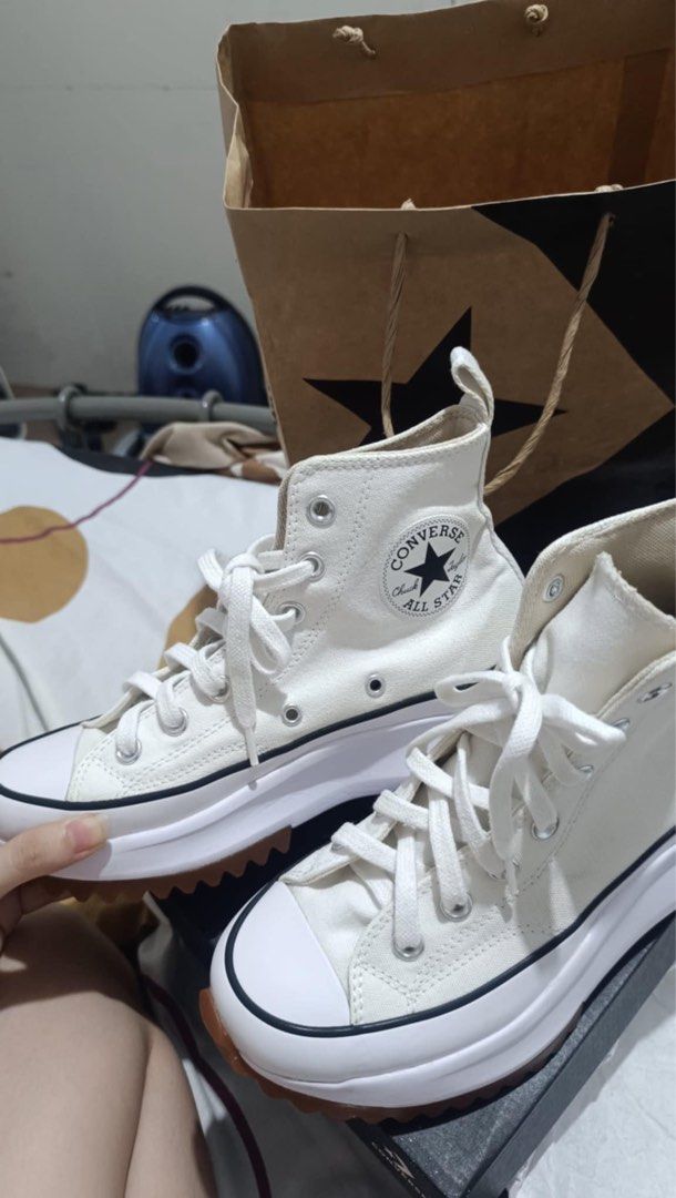 CONVERSE RUN STAR HIKE HI 'WHITE/BLACK/GUM' (Category: Sneakers) located in Pasig City. Submitted by iamfloco (Listing ID 1347092003, Image 3). Description: In good condition, no major issue. Converse box and paperbag included Size - 6.5 Women’s.