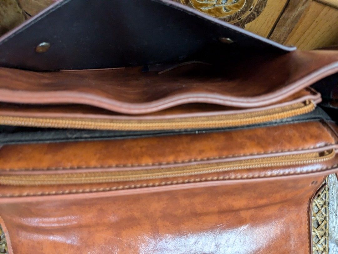 Ecosusi Leather Bow Messenger Bag (Category: Cross-body Bags) located in Quezon City. Submitted by chocobutterpie (Listing ID 1347167891, Image 3). Description: Condition: -Well-loved item. There are signs of wear on the edges as shown in photos. Description from Ecosusi -Exquisite bow decoration; -Antique gold-tone hardware; -Multiple storage compartments The Women's Faux Leather Bow Messenger Bags is both elegant and functional. The vintage sil