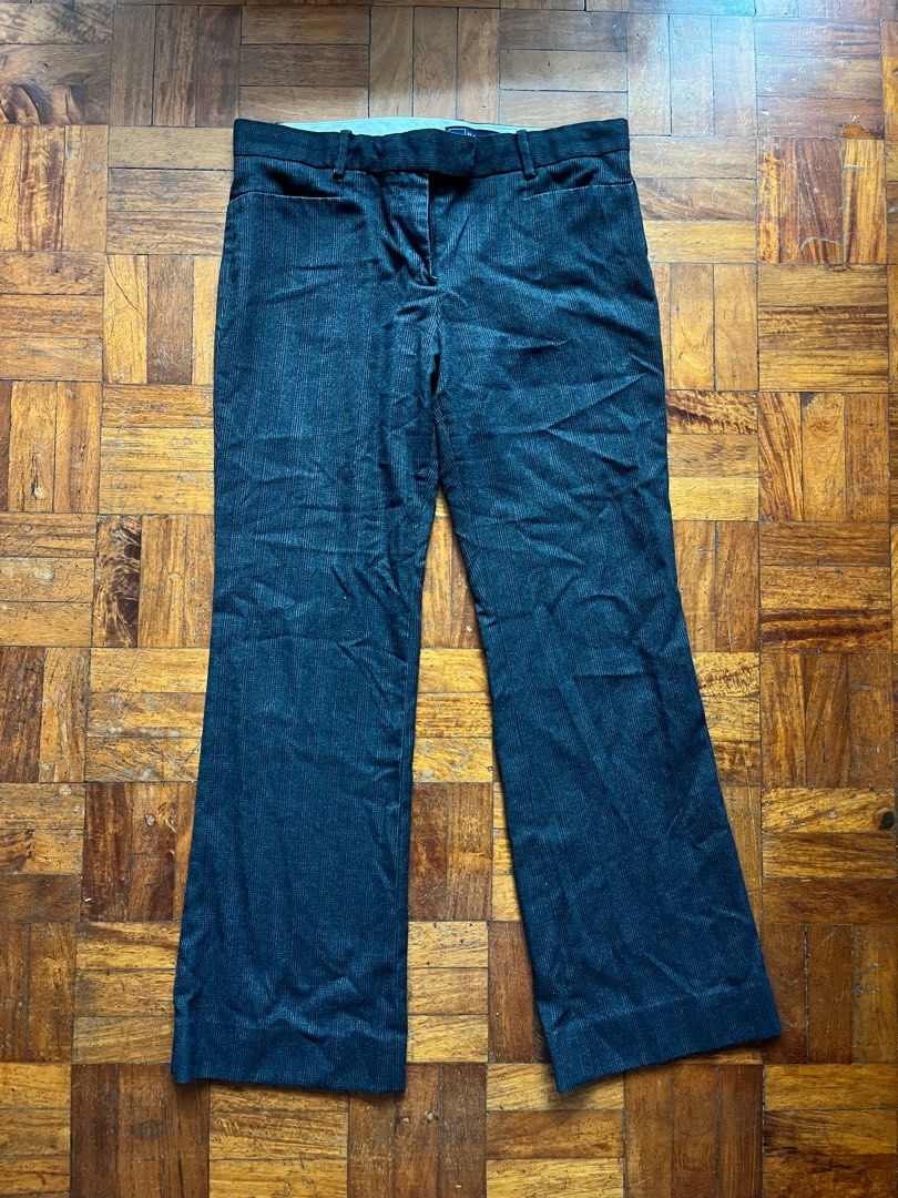 GAP Modern Boot Office Pants / Slacks (Category: Other Bottoms) located in Makati City. Submitted by bgc27 (Listing ID 1347107411, Image 2). Description: In good condition with flaw. Missing hook near the button area (see photo)..