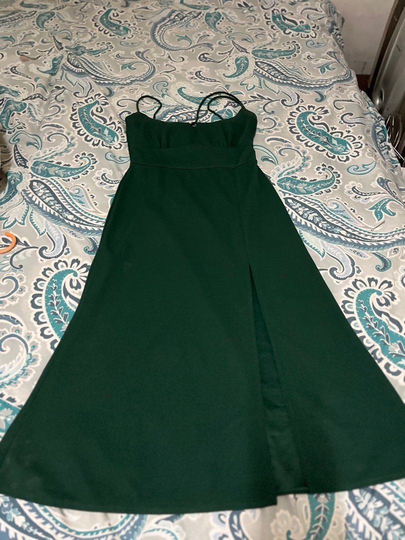 Green Evening Gown with slit (Category: Evening dresses & gowns) located in Dasmarinas. Submitted by arjay0180 (Listing ID 1347199894, Image 3). Description: use it ones s wedding .