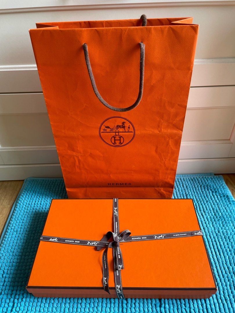 Hermes clutch box (Category: Luxury Bags & Wallets) located in Manila. Submitted by tintin._. (Listing ID 1347183728, Image 1). Description: Authentic..